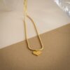 Chaine dorée avec un coeur en pendentif