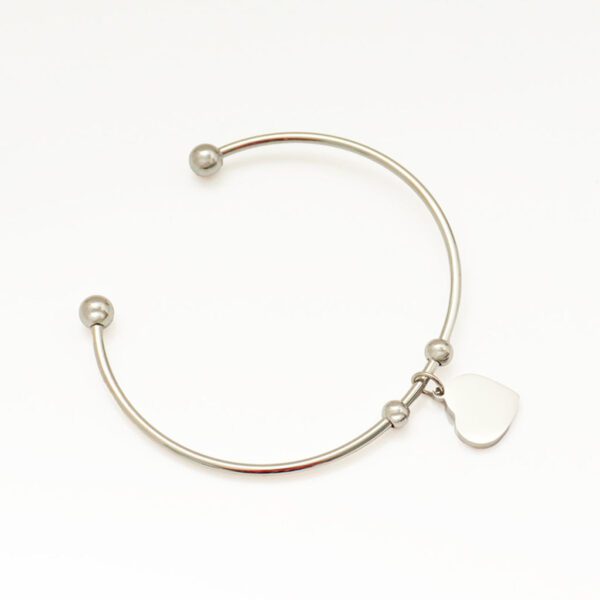 bracelet rigide, argenté, avec un coeur à personnaliser