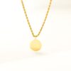 chaine dorée en forme de corde et son pendentif
