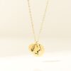 Collier personnalisé avec double pendentif gravés : deux disque de tailles différentes. Gravure en arabe et en lettre latine