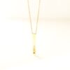 pendentif en forme de barre couleur or gravé en arabe