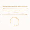 Lot de 5 bracelets dorés, posés sur fond blanc, numéroté de A à E