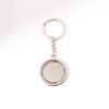 Porte clé argent, sur fond blanc. Disque tournoyant sur lui même à personnaliser avec gravure