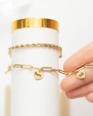 BRacelet doré à anneaux avec 3 pendentif coeurs attachés, personnalisés